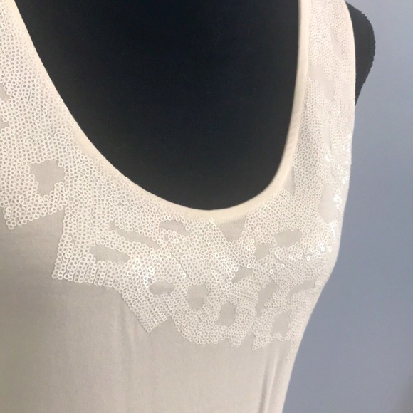 Ivory tank with low shine abstract design beading - Picture 2 of 6